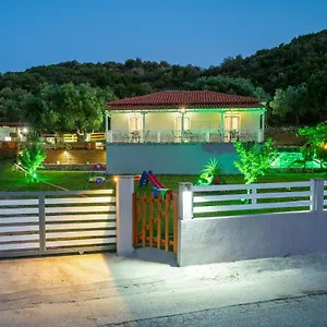 https://studios-vagelis.hotelschalkidiki.net