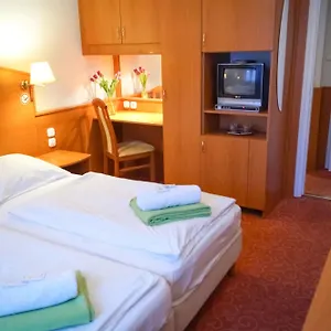 Korona Panzio Bed & Breakfast Budapest