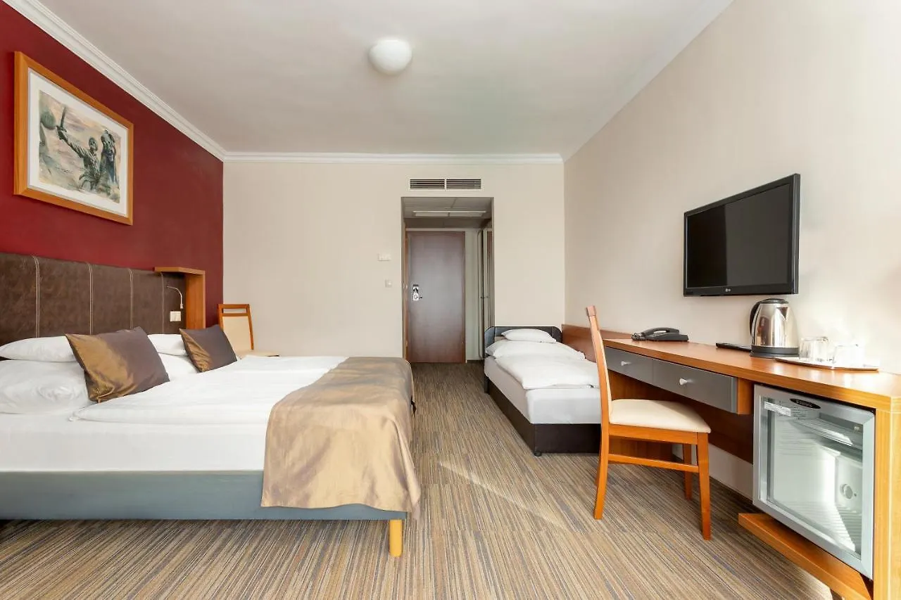 Hotel Eger & Park 4*,